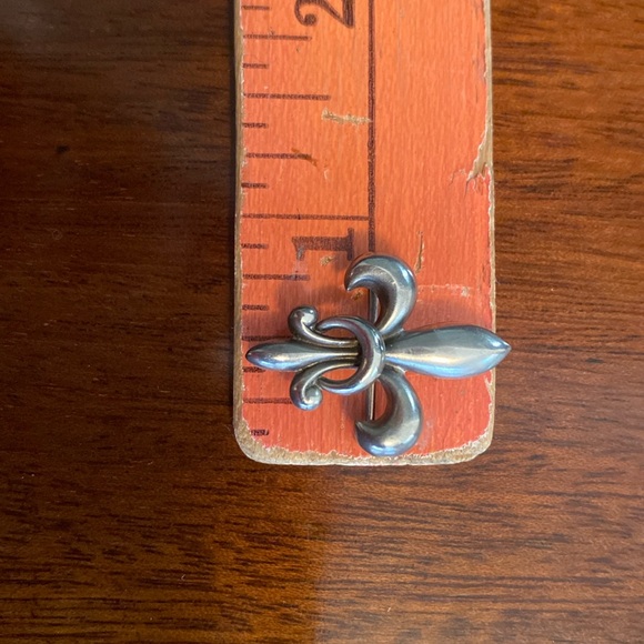 Sterling Silver Fleur De Lis Pin can be worn by man or woman marked Sterling - Picture 5 of 5